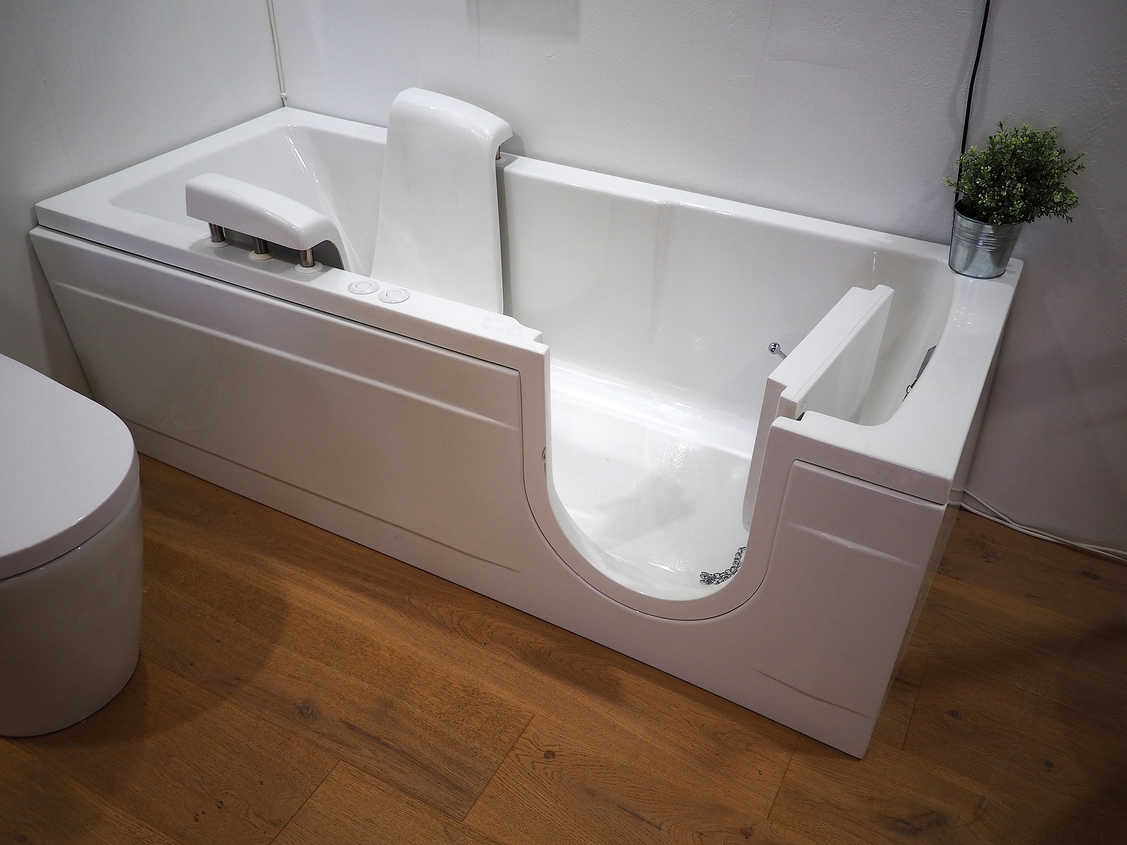 How to Select a Walk-In Tub | Shop Mobility Aids Online